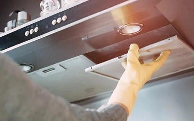 Почему вытяжку нужно чистить даже если ею не пользуются