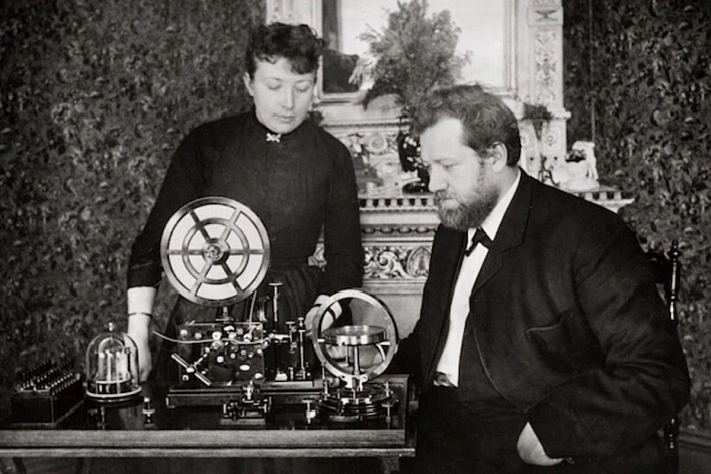 После Белла пришёл Эрикссон и научил телефон жить в городе