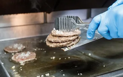 Котлеты для «Вкусно и точка» в Калининграде оказались с опасной бактерией
