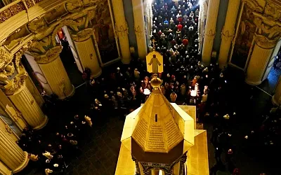 Православные христиане по всему миру празднуют Рождество Христово
