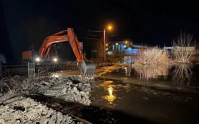 Минусинск в зоне ЧС: прорыв дамбы и угроза подтопления жилых домов
