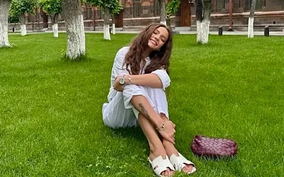 Валя Карнавал показала кольцо и свадебный образ
