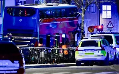 Автобус врезался в остановку,погибли люди