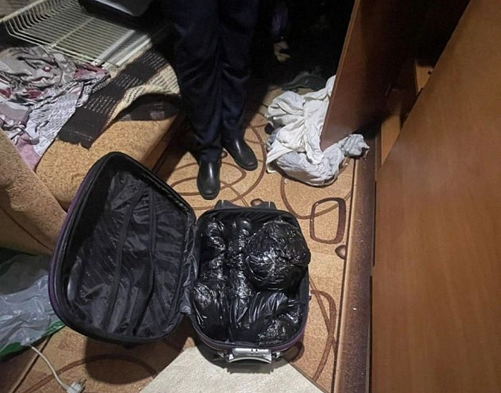 Труп женщины нашли в двух чемоданах в Ленобласти