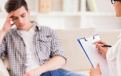Почему родителям подростков нужно перестать бояться психиатра