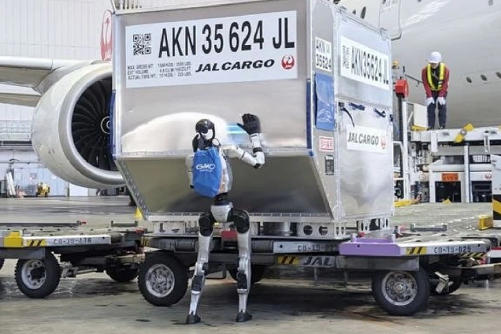 В токийском аэропорту Ханэда багаж начнут грузить человекоподобные роботы