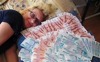 Россияне рассказали, куда бы потратили 100 миллионов рублей