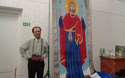 В Челябинске создали трёхметровую икону из... пакетов