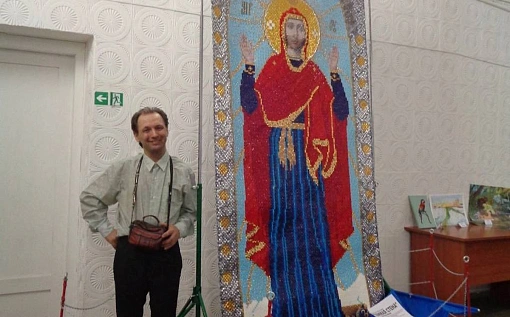 В Челябинске создали трёхметровую икону из... пакетов
