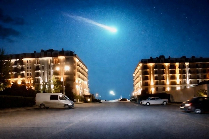 Яркий метеорит разрушился над Черноморским побережьем России