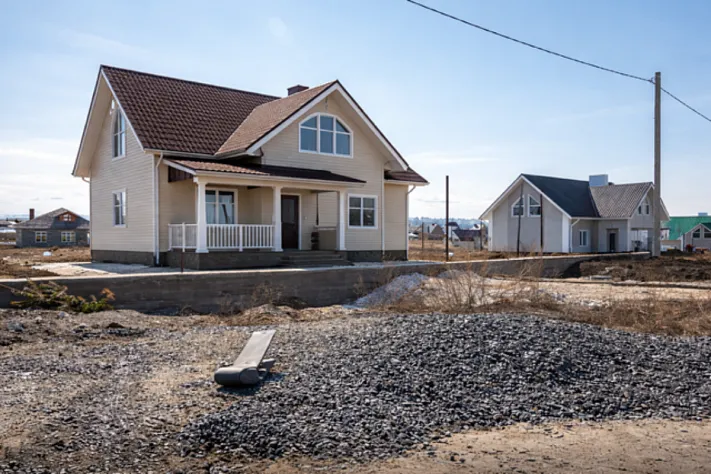 КС решит, кто оплачивает инфраструктуру для участков многодетных