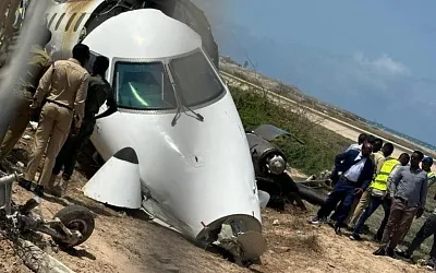 В Сеть попало видео жёсткой посадки пассажирского самолёта в Могадишо
