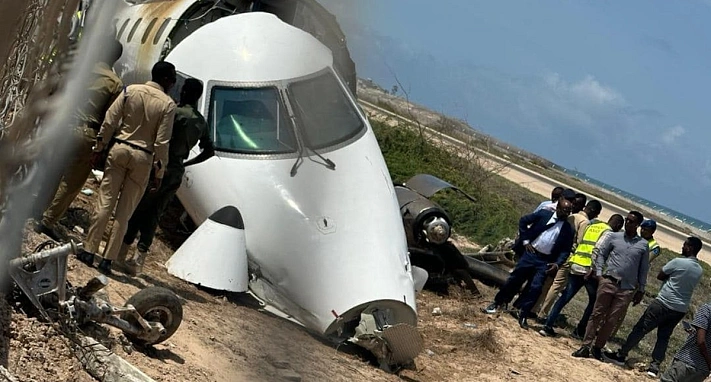 В Сеть попало видео жёсткой посадки пассажирского самолёта в Могадишо