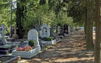 Священники назвали два дня, когда не стоит посещать кладбища