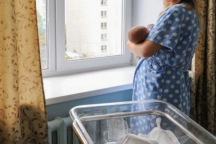 Число коек для рожениц в России упало до рекордного минимума