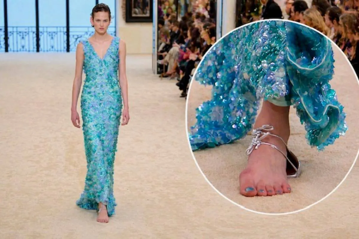 Chanel показала сандалии без передней части стопы и этим снова разделила моду