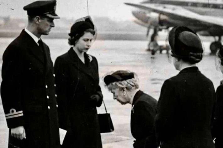 Когда королева кланяется внучке