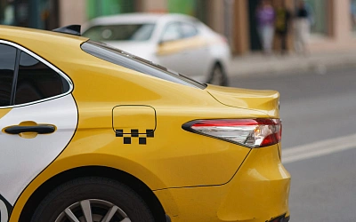 Перевозчики предложили создать специальный автомобиль для такси