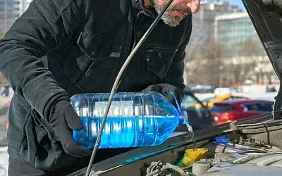 Роспотребнадзор рассказал, как правильно выбрать «незамерзайку»