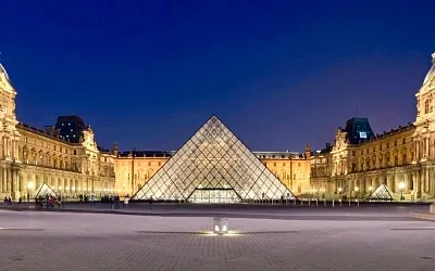 Грабители вынесли из Лувра драгоценности Наполеона и Жозефины