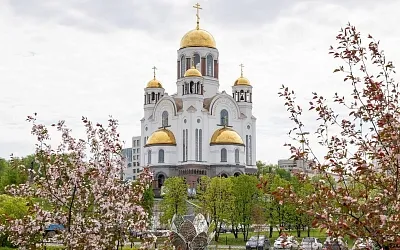 Более половины россиян называют себя православными