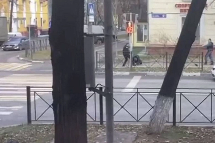 В Люберцах мужчина с мачете напал на женщину и пытался зарубить полицейских