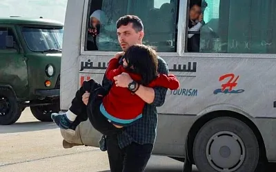 Возвращение детей из лагеря беженцев в Сирии
