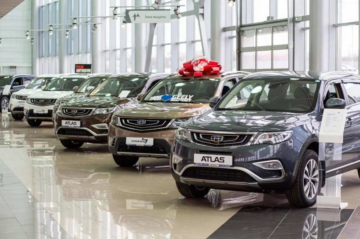 Продажи новых автомобилей в России упали на 19% за неделю