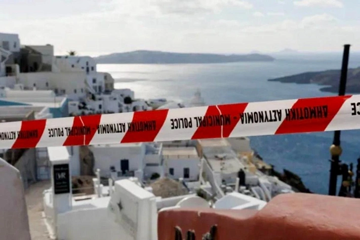 Магма под Санторини — что на самом деле вызвало тысячи толчков в Эгейском море