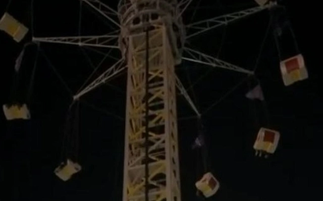 Четырнадцать человек застряли на аттракционное «Стратосфера» на ВДНХ