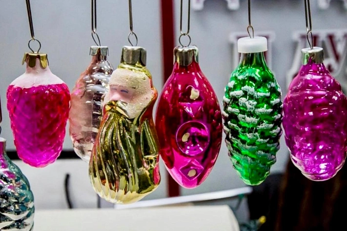 Старые ёлочные игрушки с «свечением» могут быть небезопасны