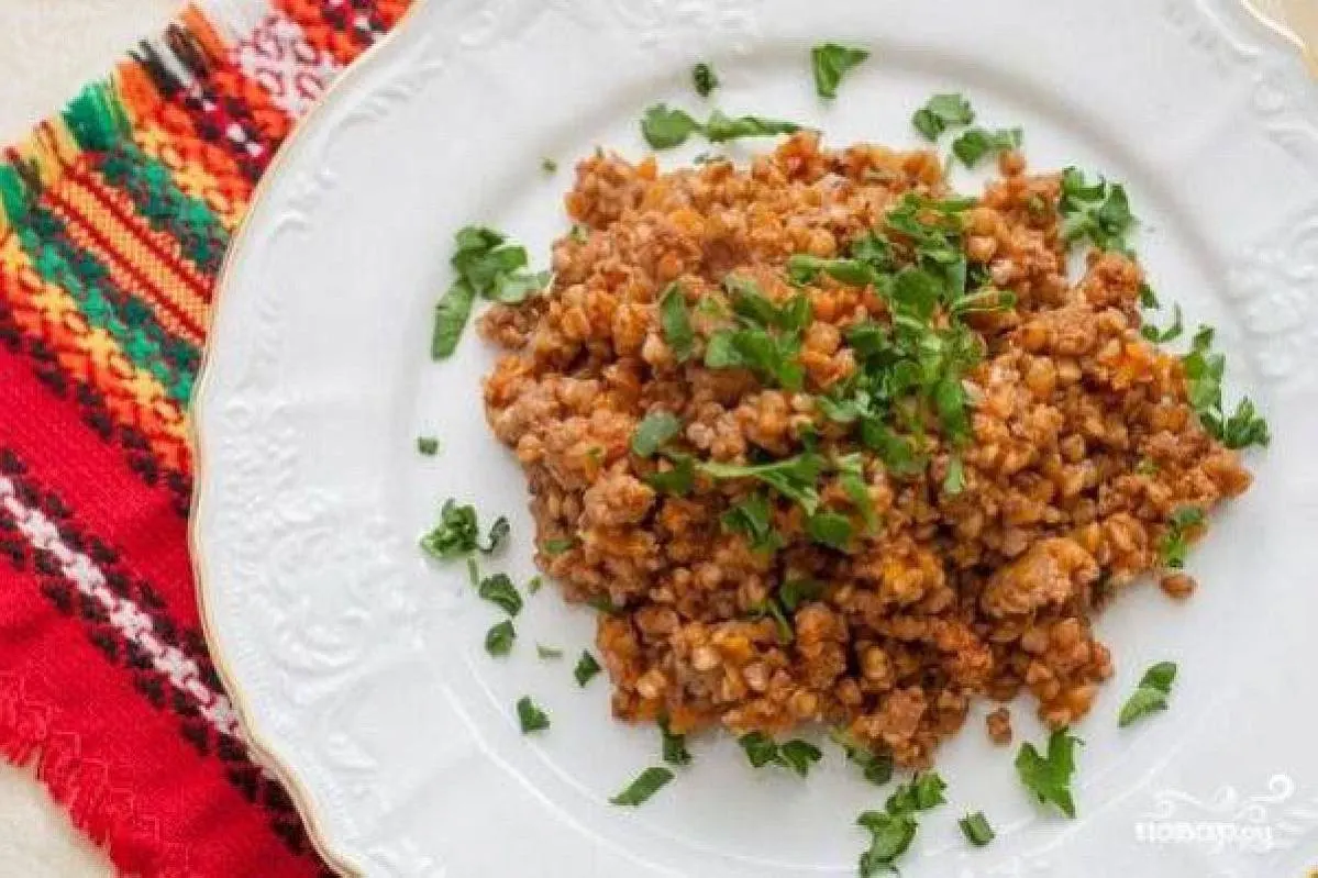 Сытная классика: гречка по-купечески с мясным фаршем