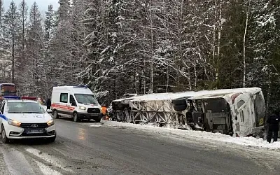 Что происходит с туристами после аварии с автобусом в Карелии
