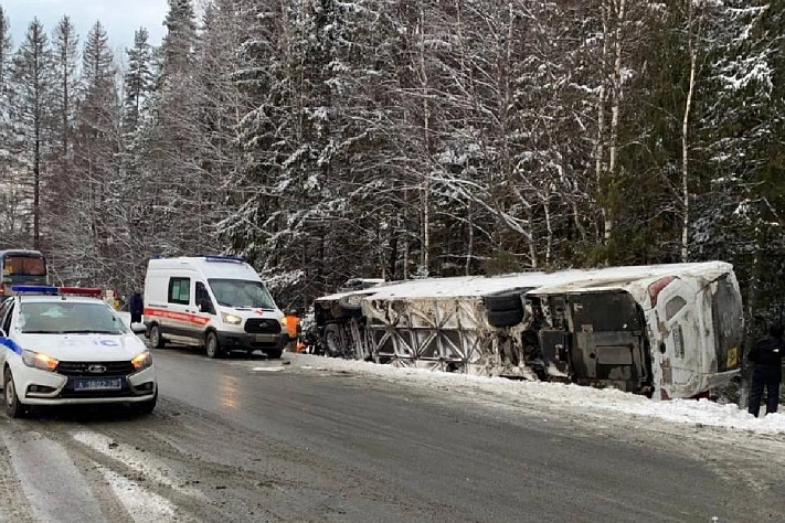 Что происходит с туристами после аварии с автобусом в Карелии