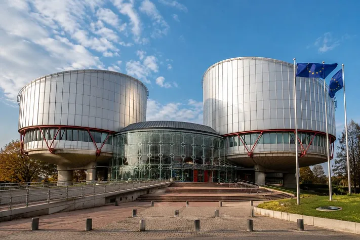 ЕСПЧ прекратил рассмотрение 879 жалоб против России