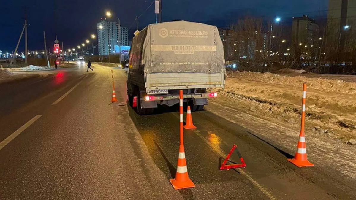 В Тюмени водитель грузовика потерял по дороге выпавшего из кузова ребёнка