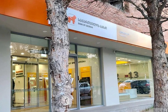 Bank of Georgia ограничил россиянам покупки в люксовых магазинах