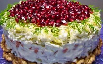 Салат «Красная шапочка» – яркое и вкусное украшение стола