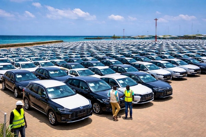 Тысячи люксовых машин застряли в порту Ламу из-за войны на Ближнем Востоке