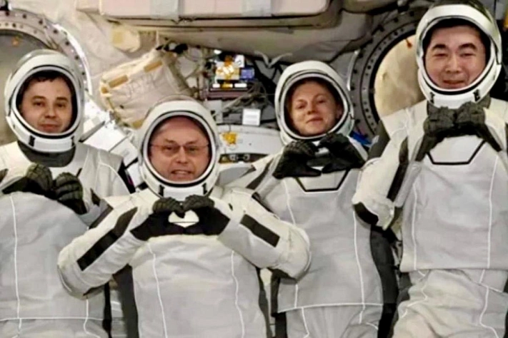 Экипаж МКС вернули на Землю досрочно из-за болезни