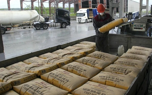 Производство цемента в России за год сократилось почти на 10%