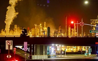 Взрыв на нефтеперерабатывающем заводе