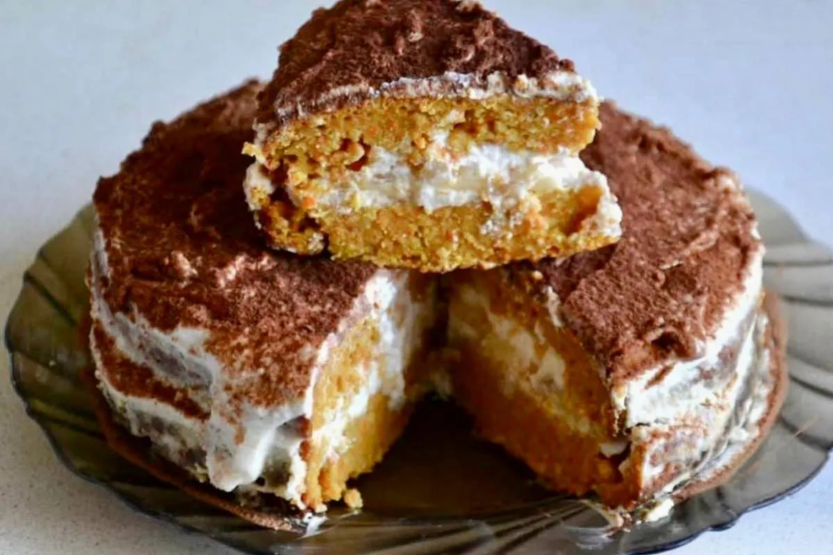 Морковный торт с сыром и банановым кремом – нежный десерт на сковороде