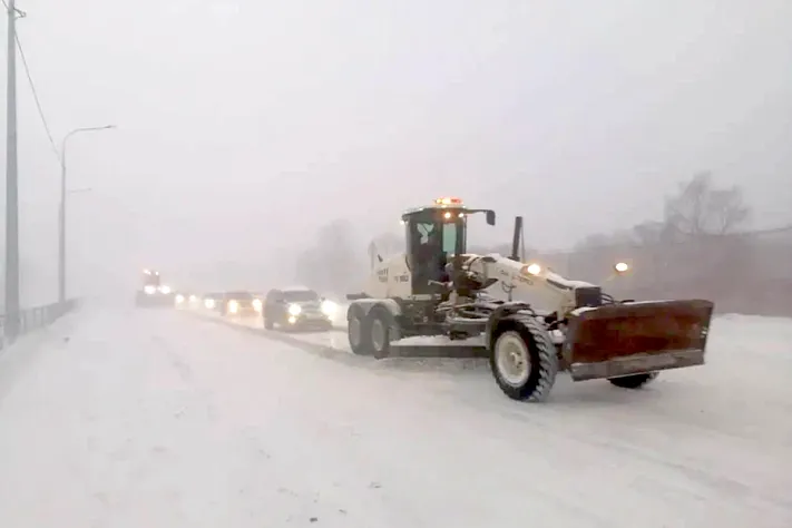 Из-за метели и штормового ветра закрыта трасса между крупнейшими городами Сахалина
