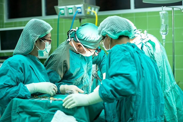 Российские врачи пересадили пациентке её собственную почку