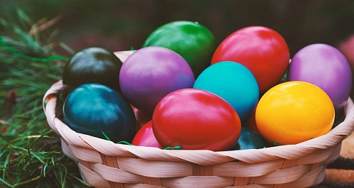 Чем опасны синтетические красители для яиц