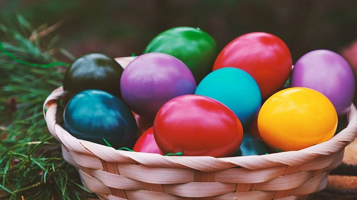 Чем опасны синтетические красители для яиц