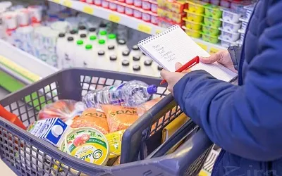 Доля расходов россиян на продукты питания достигла максимума за последние 16 лет