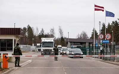 Латвия приостановила пропуск на границе с Беларусью