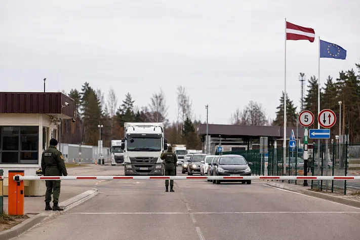 Латвия приостановила пропуск на границе с Беларусью